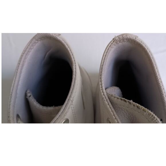 Converse Chuck Taylor  Lug White Leather Hi Top Women's Size 9 - Picture 5 of 12